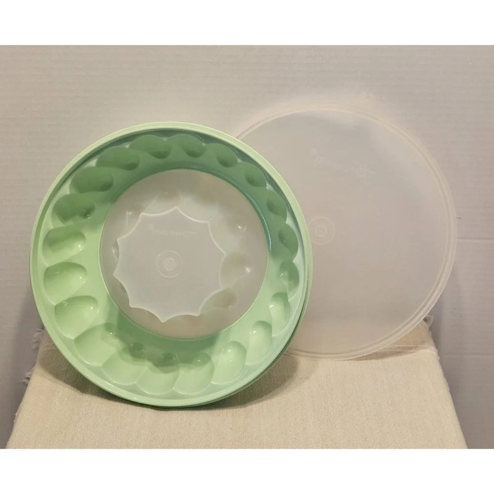 Vintage Tupperware Green Jel-N-Serve Ring Mold